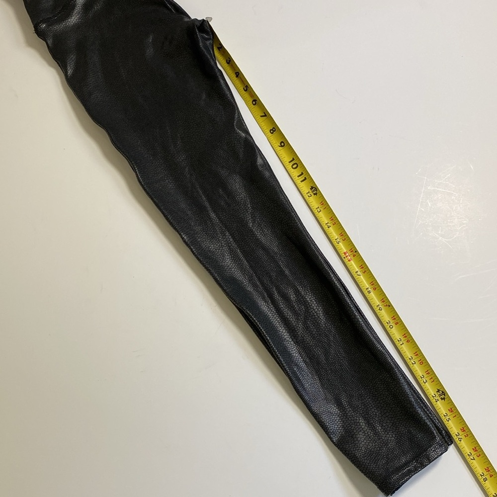 Spanx SPANX Pants Faux Leather Matte Snake Leggings Black size Large New - Picture 10 of 14